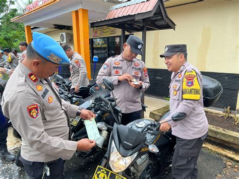 Propam Polres Tanah Laut Gelar Pemeriksaan Kelengkapan Dan Sikap Anggota