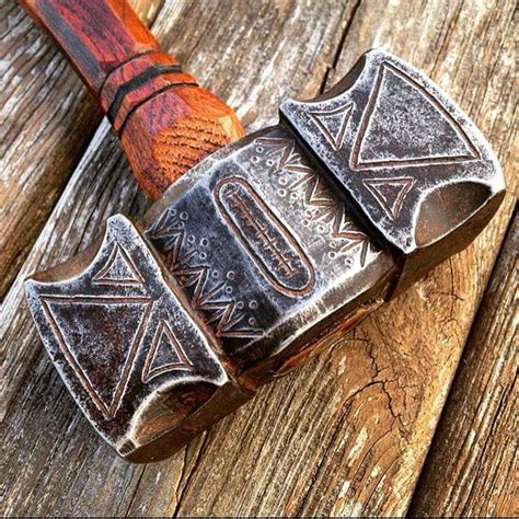 Из металла ...: Кованый молоток на заказ в Москве и Московской области