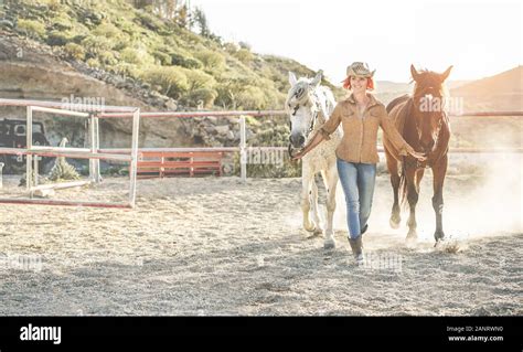 Texas Woman Cowgirl Immagini E Fotografie Stock Ad Alta Risoluzione Alamy