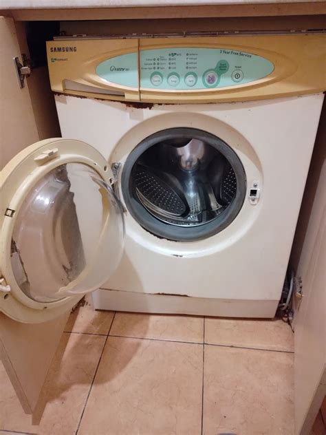 Продам стиральную самсунг на запчасти