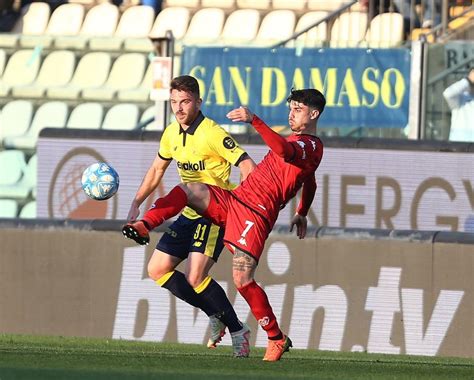 Calcio Serie B La superiorità numerica non basta il Modena pareggia