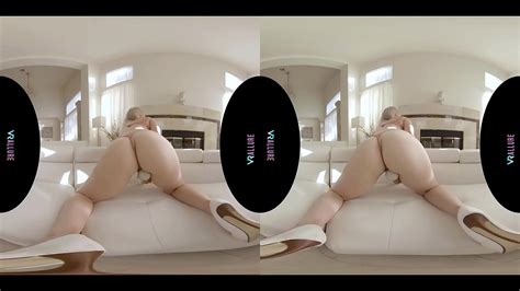 Adorable Blonde Gets Off While Using Her Vibrator In Virtual Reality XNXX