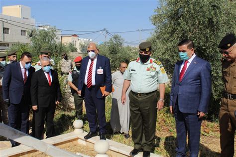 وزير الدفاع العراقي يزور مقبرة الشهداء العراقيين في المفرق صور مدار