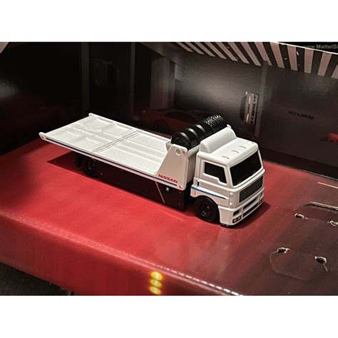 Hot Wheels Team Transport Box Set Nissan Fleet Street Lorry Mint Rivet Loose From Box Set