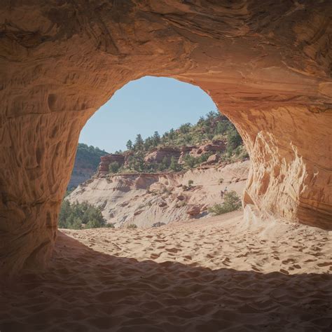 Hiking To Kanab Sand Caves Utah Wannadv Travel Outdoor Adventure