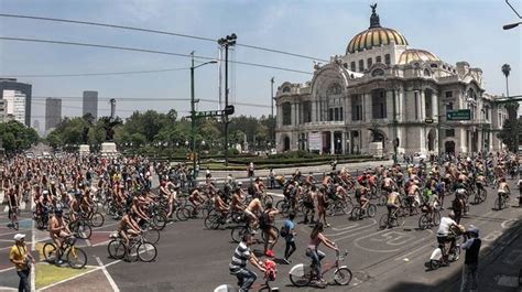 Cientos De Ciclistas Desnudos Recorrieron Hoy La Capital Del Pa S En