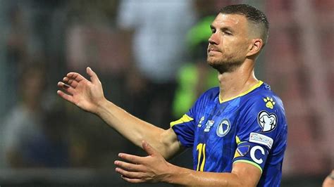 Fenerbahçe nin deneyimli golcüsü Edin Dzeko kararını verdi Futbol