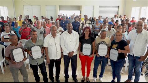 Gobierno Entrega T Tulos De Propiedad En Hato Del Yaque Suman M S