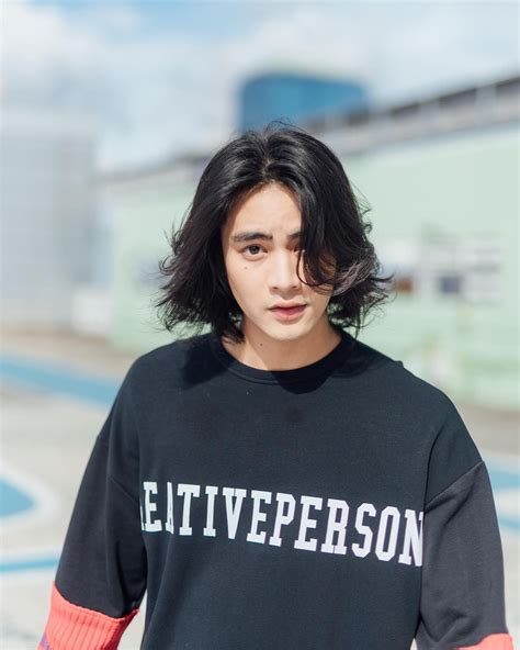 Hot boy Thái Lan nuôi tóc dài như bà thím khiến các cô gái phải thốt lên Đẹp thì làm gì cũng đẹp