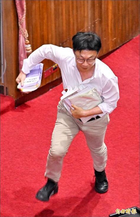 郭國文搶周萬來議事本藍營提案送紀律委員會 韓國瑜宣布交付協商翻攝自國會頻道yt 自由電子報影音頻道