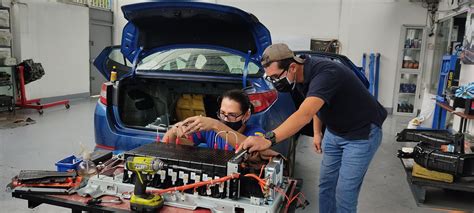 reparacion de bateria vehículos híbridos