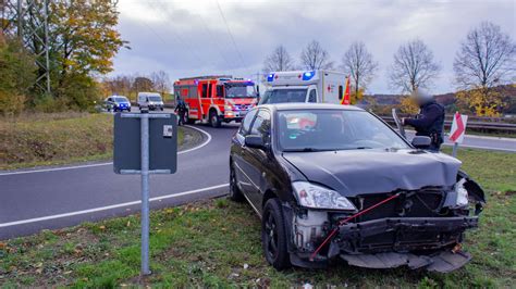 Unfall An Der B In Fulda Toyota F Hrt Ber Stra Eninsel In Auto