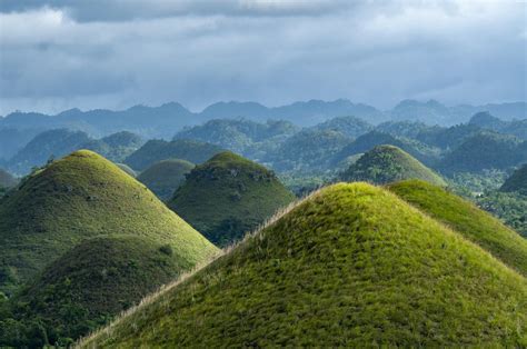 The Chocolate Hills of Bohol, Philippines[2048x1360][OC] : r/EarthPorn