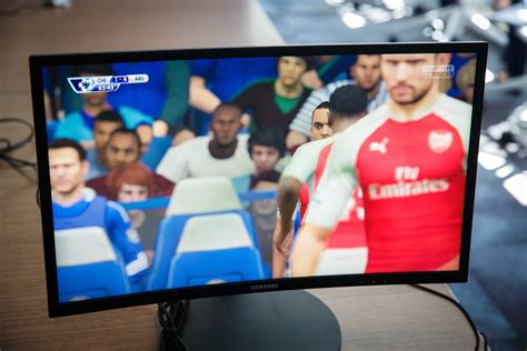 Samsung's new curved monitors are prime for gamers - CNET