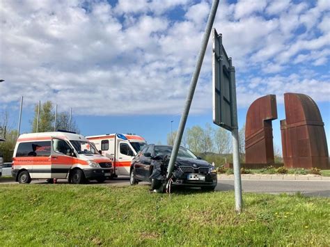 Unfall Im Tuscaloosa Kreisel In Schorndorf Betrunkene F Hrt Gegen