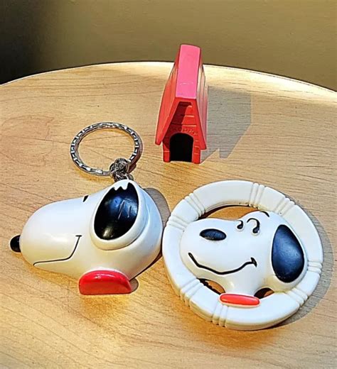 VINTAGE SNOOPY PEANUTS Wendys 50th Anniversary Lot Key Ring Teether