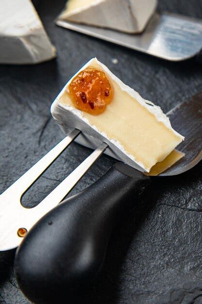 Camembert Ou Brie Snack Alimentaire Au Fromage à Pâte Molle Sur La