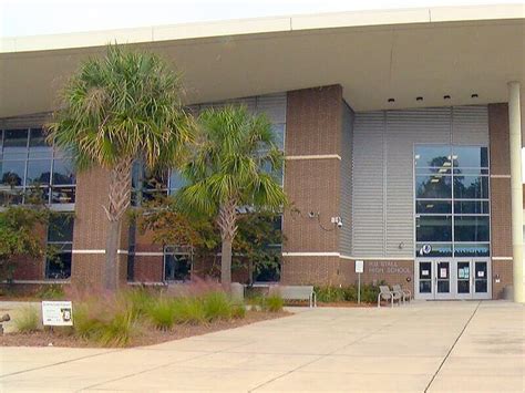 Charleston Co. School District investigates threat toward Stall High School