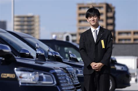 Japan Taxi Firms Recruit New College Graduates to Fill Driver Shortage ...