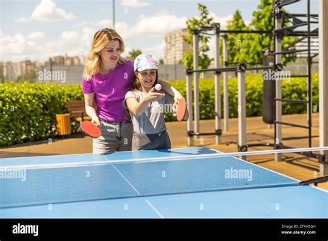 Mutter Tochter M Dchen Bikini Fotos Und Bildmaterial In Hoher Aufl Sung Alamy