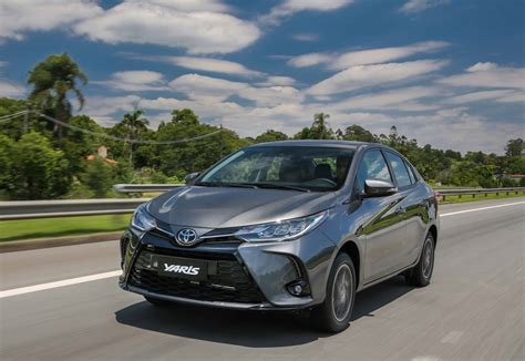 Toyota Yaris Veja Pre Os Vers Es E Itens De S Rie