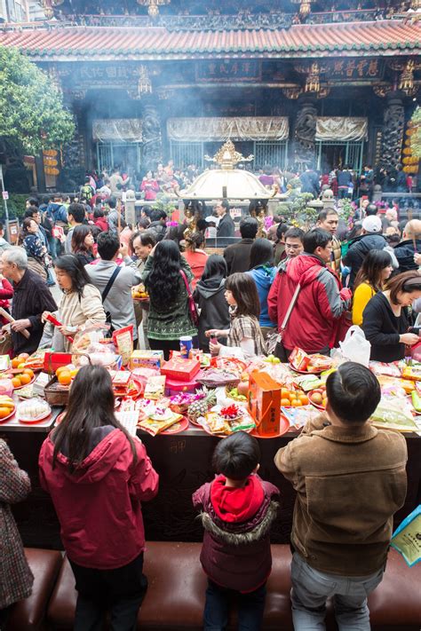 Step Inside Taiwan's Famous Longshan Temple | Smithsonian