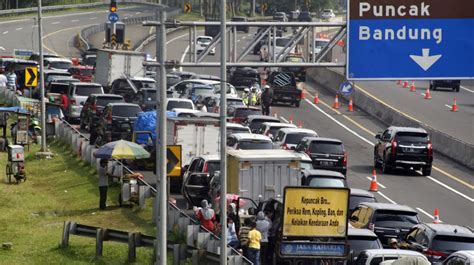 Waspadai Terjebak Macet Puncak Arus Balik Liburan Diprediksi Minggu