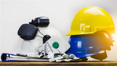 A Guide to Electrician Safety Equipment | Contractors Insurance