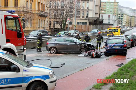 Incidente In Corso Europa Auto Cappottata