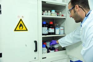 Stockage Des Produits Chimiques En Laboratoire