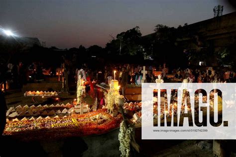 All Souls Day In Kolkata Christians Offer Prayers On A Grave During All