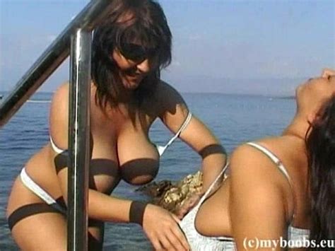 Lesbiana Tetona Bajo El Agua XVIDEOS