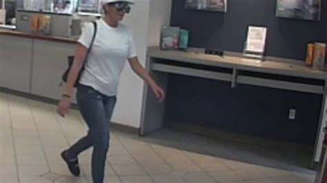 Woman Robs Two Broward Banks Within An Hour Fbi Says Miami Herald