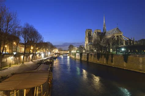 Notre Dame De Paris De Cath drale Photo stock Image du européen