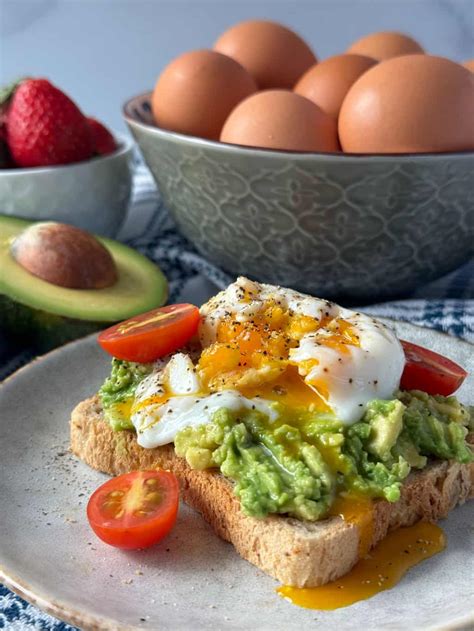 Microwave Poached Eggs in a Cup the Easy Way