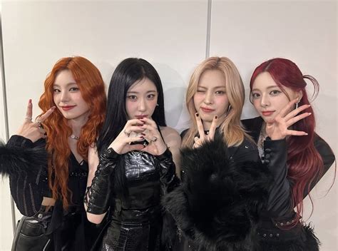 İtzy at MBC Gayo Daejejeon 311223 Itzy Kpop girls Korean fashion