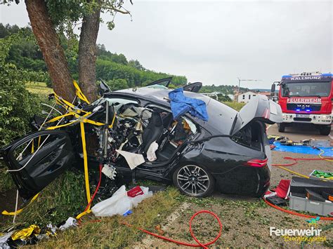 Verkehrsunfall Mit Eingeklemmter Person Ff Burglengenfeld