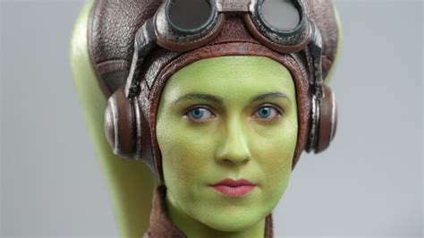 Live-Action Hera Syndulla Gets a Very Lifelike Hot Toys Figure