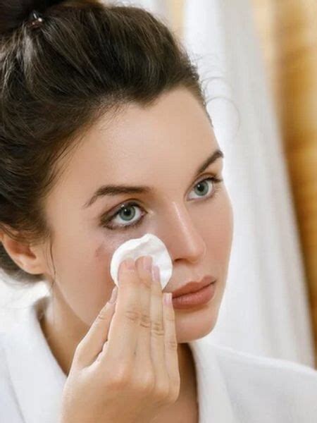 Makeup Cleansing Tips Three Effective Ways To Remove Makeup From Face