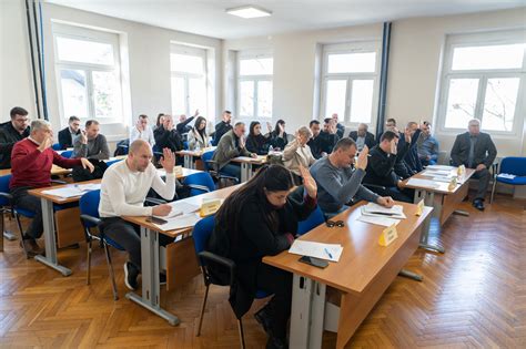 Gradsko Vije E E Razmatrati Izvje E O Izvr Enju Prora Una Grada