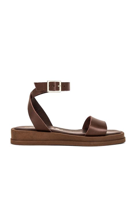 29 Editor-Approved Brown Sandals to Buy Right Now | Who What Wear