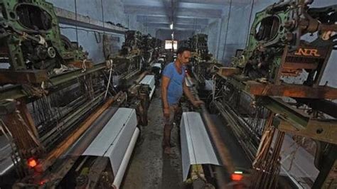 Surat Textile Industry Faces 30 Drop In Demand Reduces Working Hours