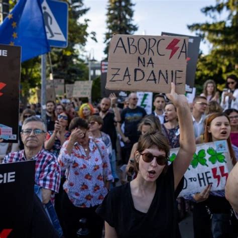 Pol Nia Tem Manifesta Es A Favor Do Direito Ao Aborto Jornal De Bras Lia