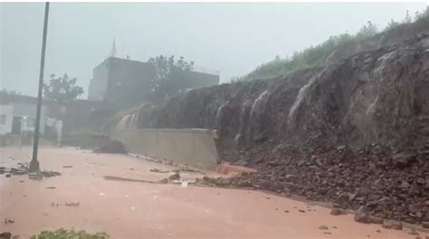 En Culiac N Se Desgaja Cerro Con Las Lluvias Y Cae La Barda De