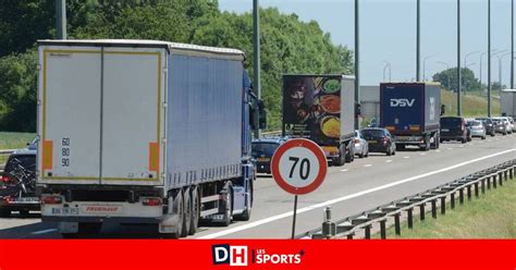 Une Voiture S Encastre Sous Un Camion Habay L Automobiliste A Eu