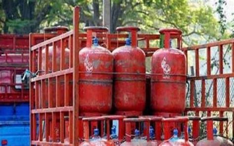 Commercial Lpg Cylinder Prices Hiked By Rs 105 Check New Rates India Tv