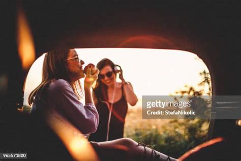 Two Girls In Car Photos Et Images De Collection Getty Images