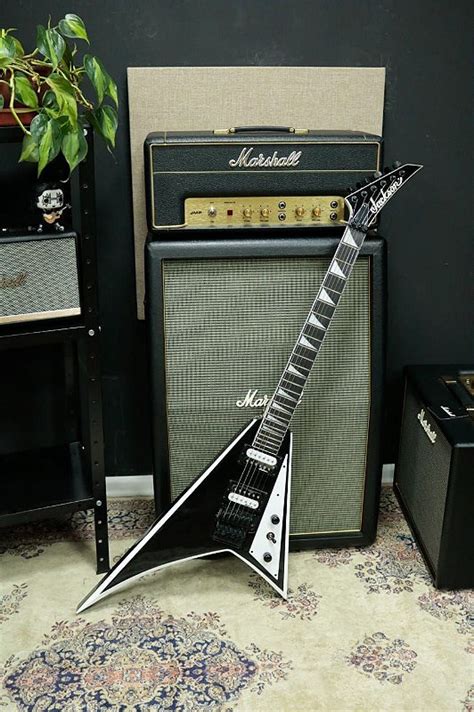 Guitarra Jackson Flying V Randy Rhoads Js32 Black White Crunch Music