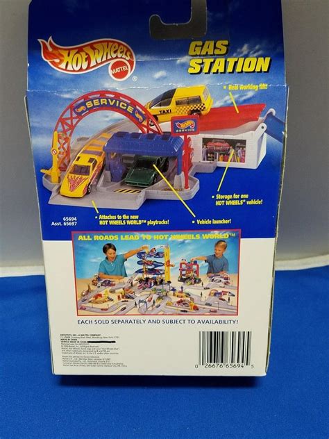 Nip S Hot Wheels Gas Station Sto Go Lot Of