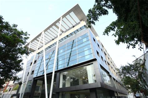 SHOWROOM SPACE ON LEASE AT FC ROAD, PUNE. – The Infinity Realty